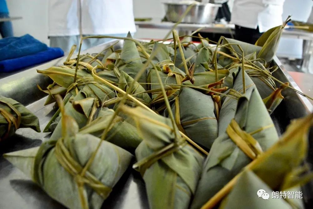 粽叶飘香 共度端午——抖圈·(中国)人生就是搏!智能开展端午节包粽子运动